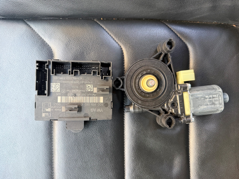 Фото в бортжурнале Volkswagen Tiguan (2G). Запчасти на фото: 5Q0959592, 5Q0959592B