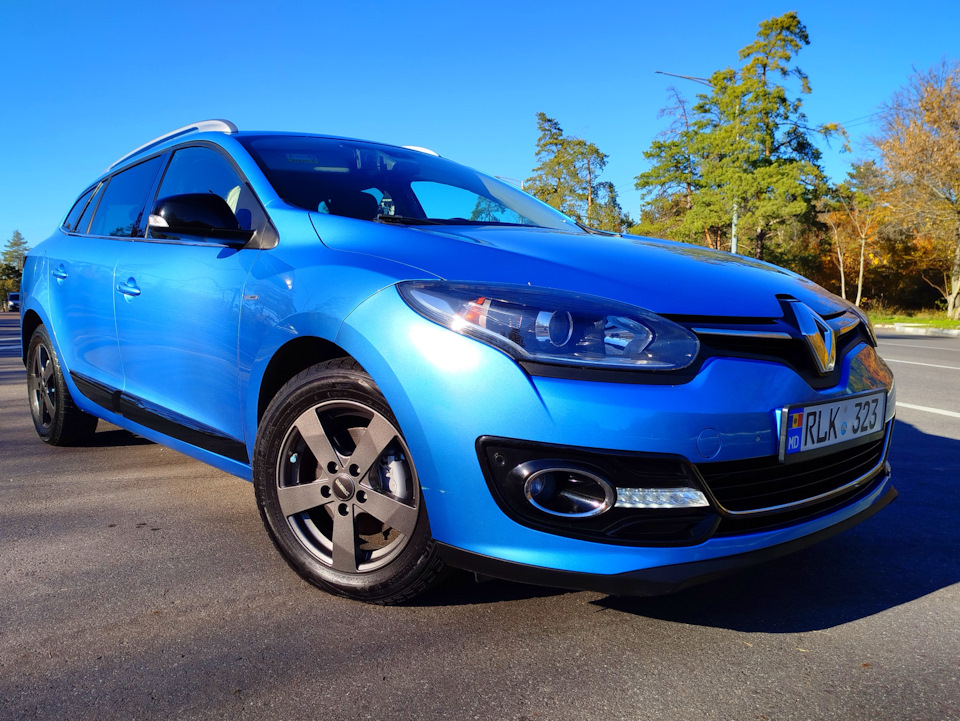 Цвет просто гооорит — Renault Megane III