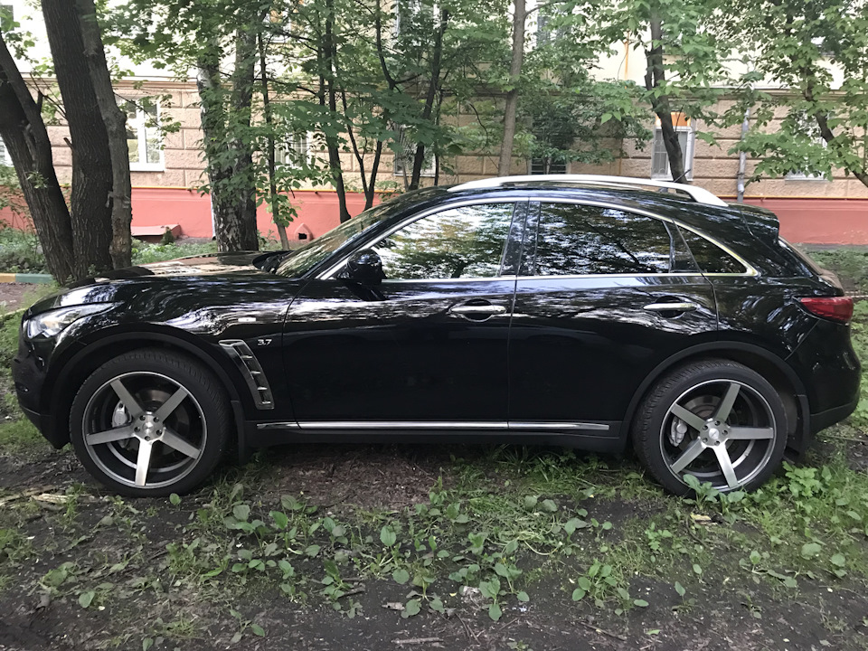 Фото в бортжурнале Infiniti QX70