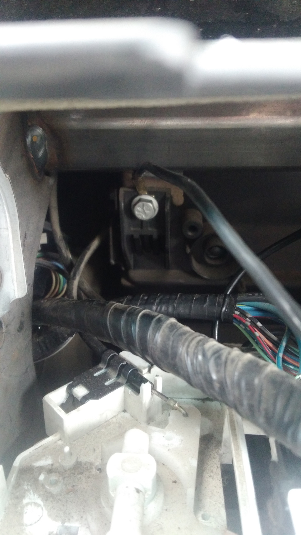 Прикрутил сюда. — Nissan Almera II (N16)