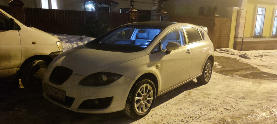 Явно выше стока <img src= — SEAT Leon (Mk II). Запчасти на фото: 1301051P