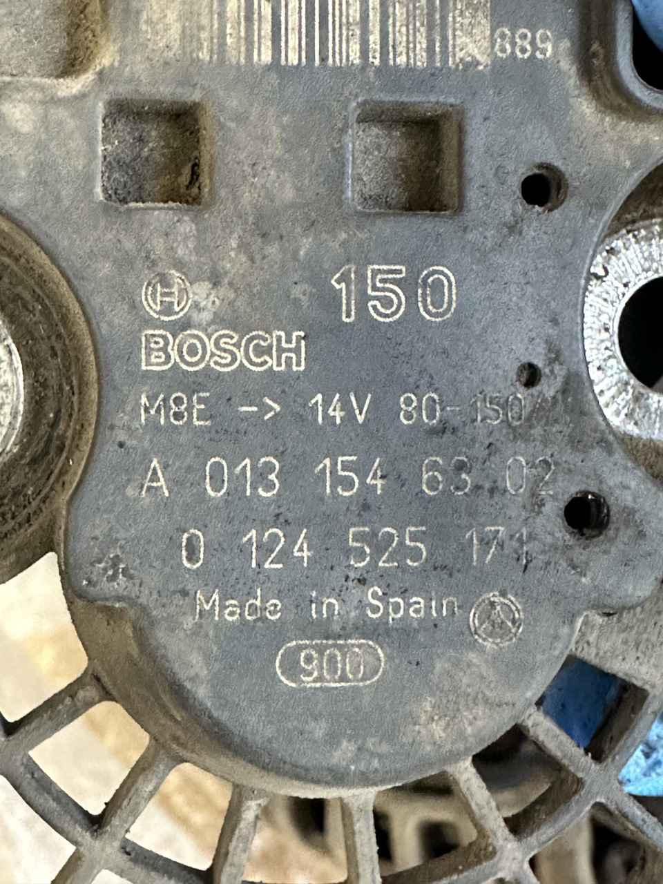 Номер генератора A0131546302 — Mercedes-Benz GLK-Class (X204). Запчасти на фото: A0131546302, 52S