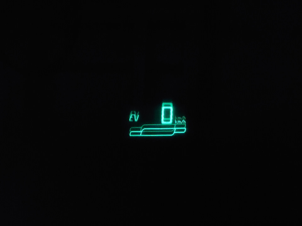 Режим спидометра и «экономайзера». — Toyota Prius Plug-in Hybrid (1G)