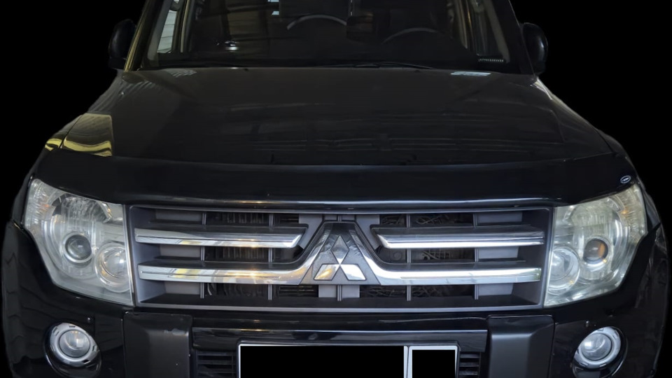 Mitsubishi Pajero Black Onyx