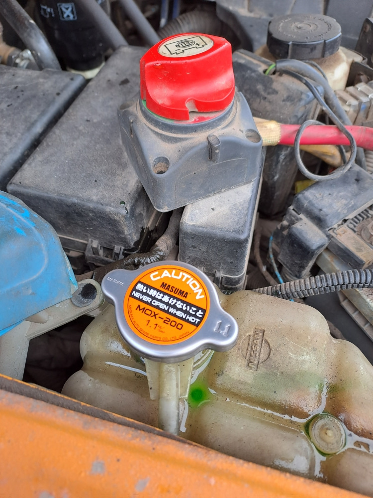 стало — Nissan Navara (2G). Found on photo: MOX200