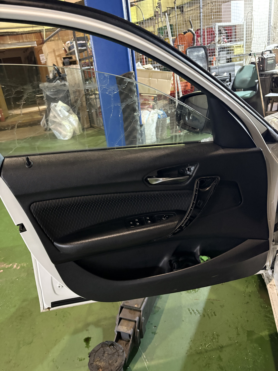 Снимаем крышки ручек — BMW 1 series (F20)