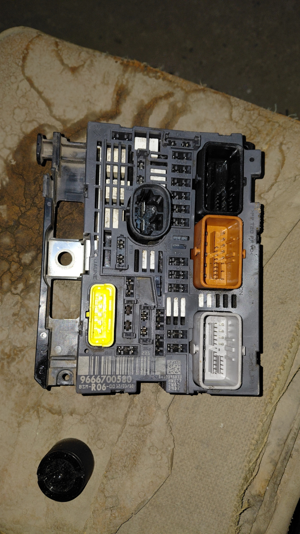 Фото в бортжурнале Citroen C4 (1G). Запчасти на фото: 9666700580, R0600