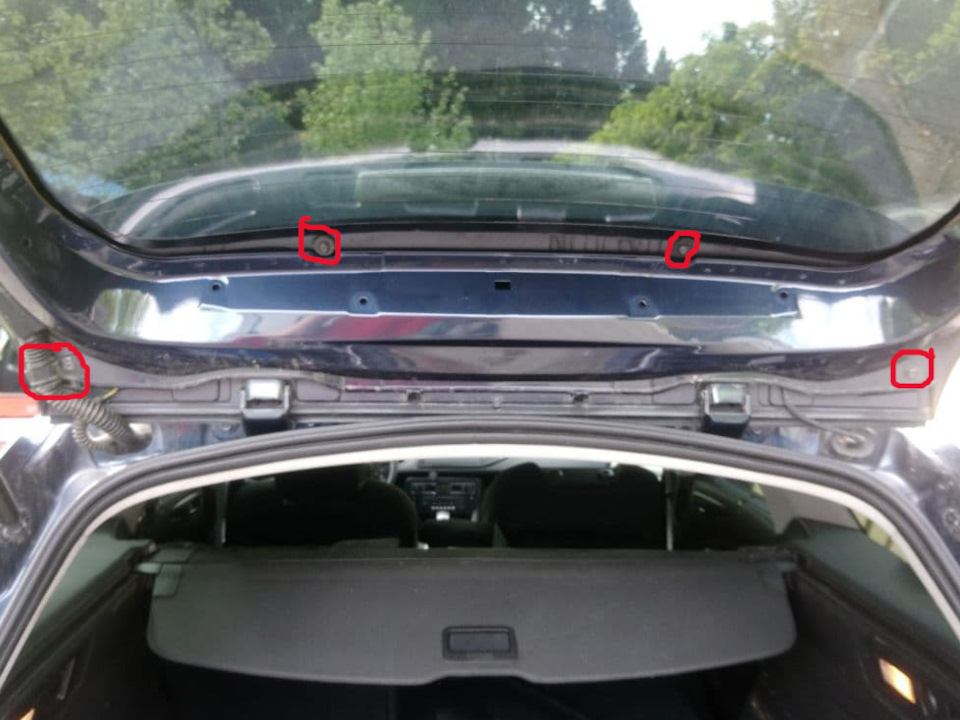 для снятия спойлера нужно открутить 4 винта — Citroen C5 (2G)