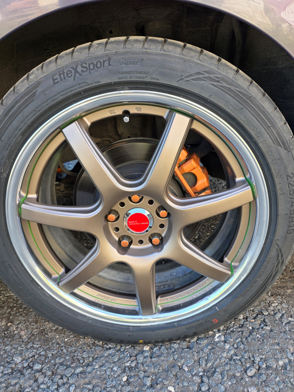 Photo from the logbook Honda Stepwgn (5G). Found on photo: Triangle TH202 EffeXSport