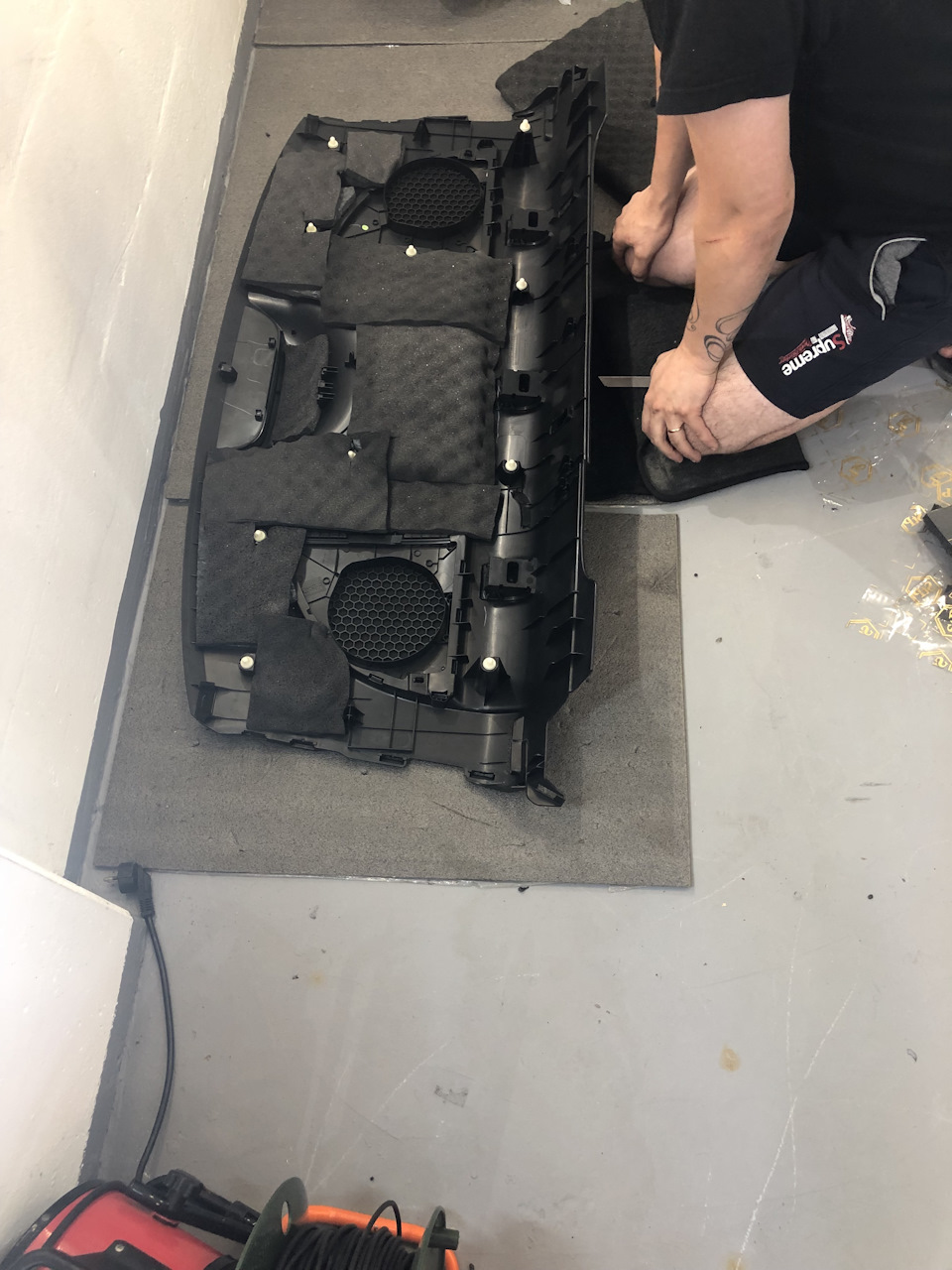 На пластик нанесен StP Biplast Premium 15A — Honda Civic 4D (8G)