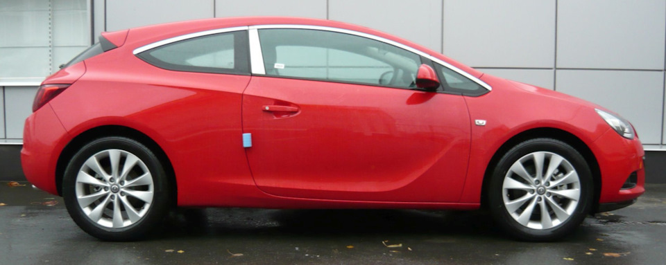 без молдингов — Opel Astra J GTC