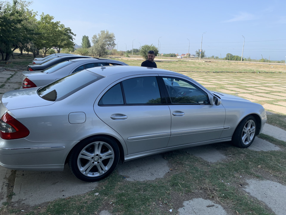 Фото в бортжурнале Mercedes-Benz E-Class (W211)