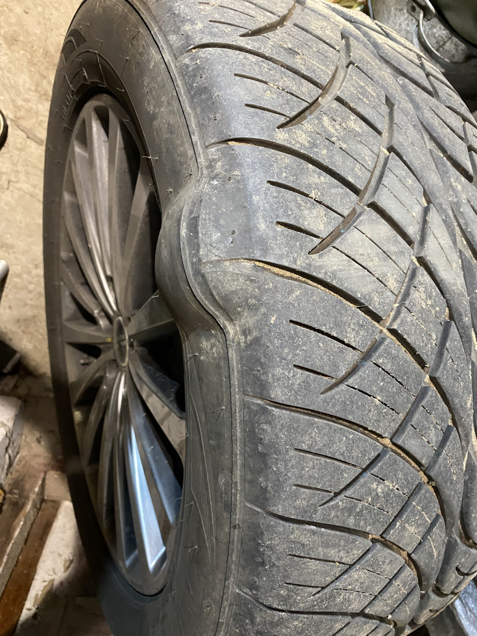 И второе точно так же погибло ( — Land Rover Range Rover (3G)