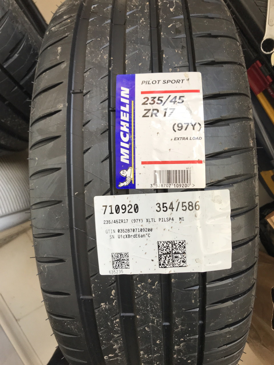 Photo from the logbook BMW 5 series (E34). Found on photo: 528707, 710920, Michelin Pilot Sport