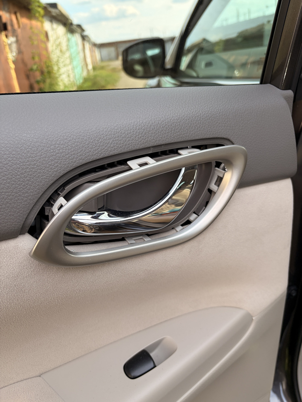 なっぴ Шумоизоляция — Nissan Sylphy (B17) бензин, 1,8 л, 2016 года