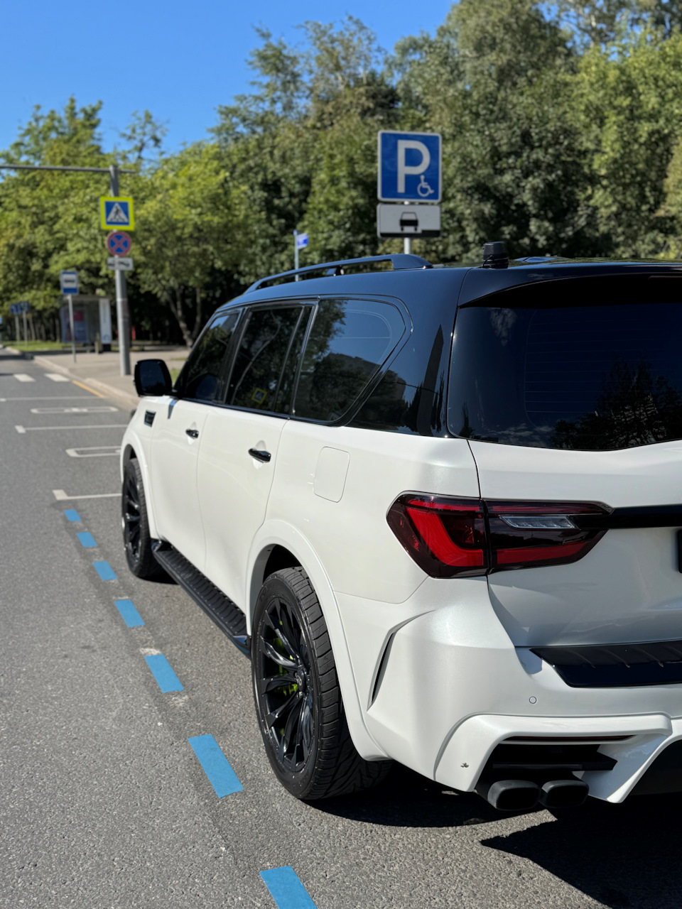 Фото в бортжурнале Infiniti QX80 (1G)