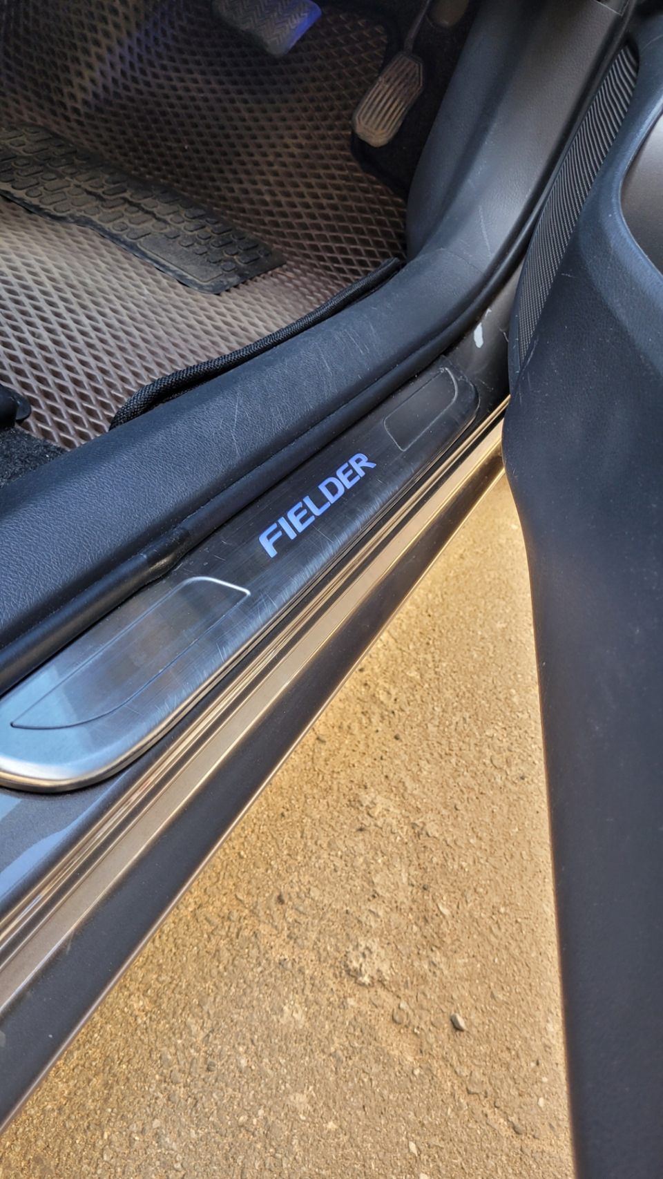 . — Toyota Corolla Fielder (E140)