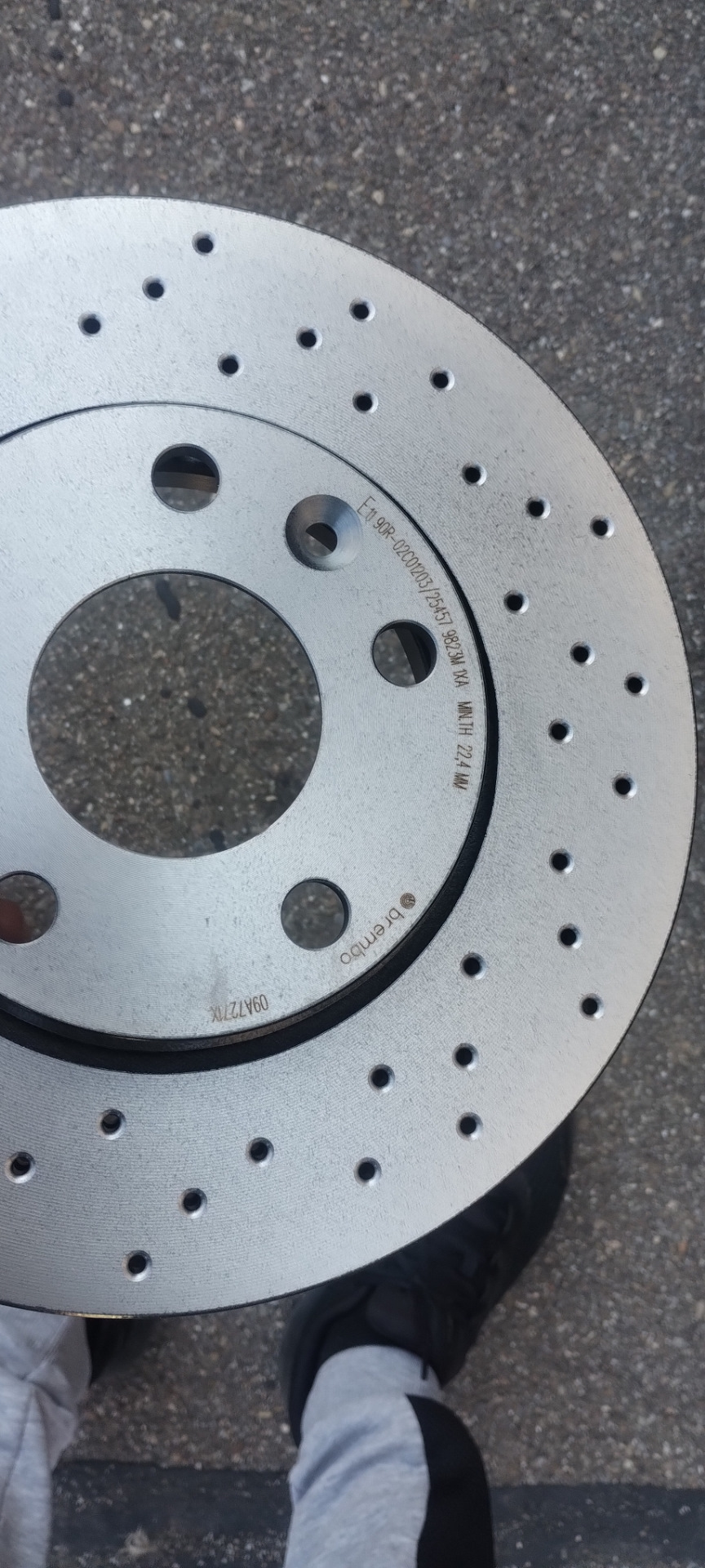 09.A727.1X Тормозной диск передний перфорированный Xtra brembo