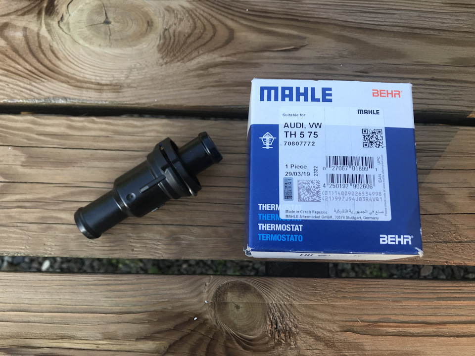MAHLE TH575 — Audi Q3 (1G). Запчасти на фото: TH575