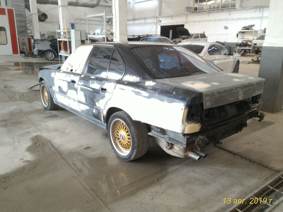 4 — BMW 5 series (E34)