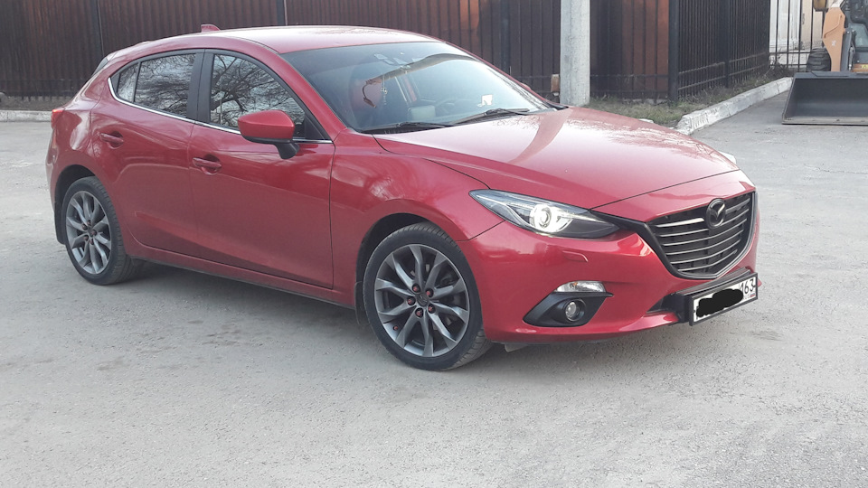 Mazda 3 Soul Red Zwei Liter