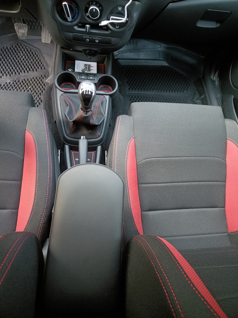 Локтю есть куда приземлиться) — Lada Гранта Drive Active