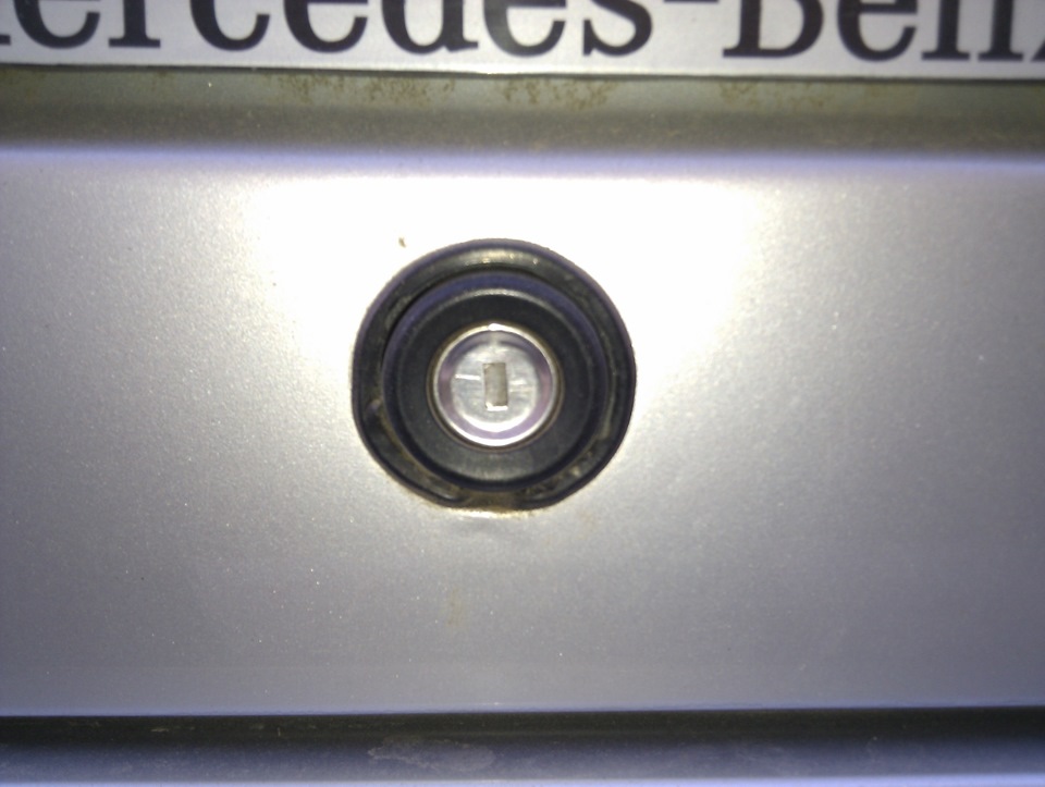 Фото в бортжурнале Mercedes-Benz E-Class (W210)