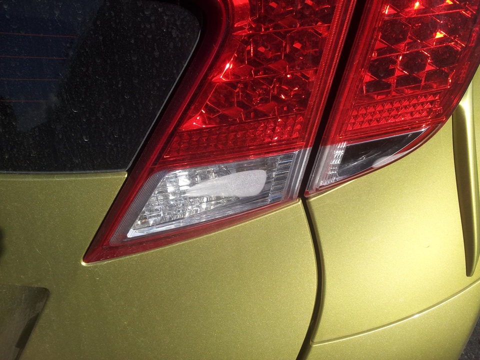 Влага в фонарях — Honda Civic Hatchback (9G)
