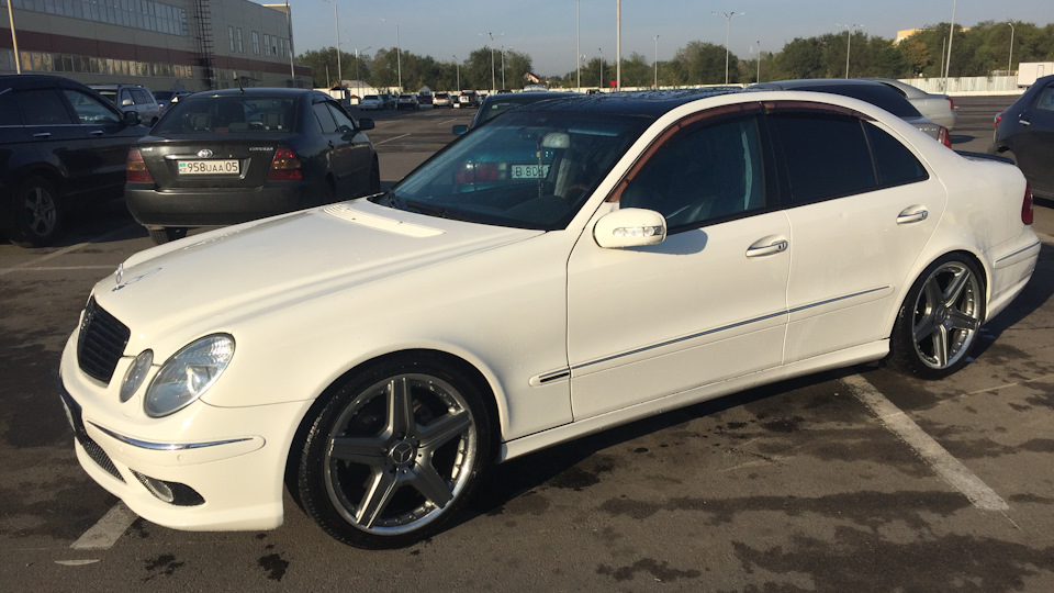 Mercedes-Benz E-Class W211 sedan