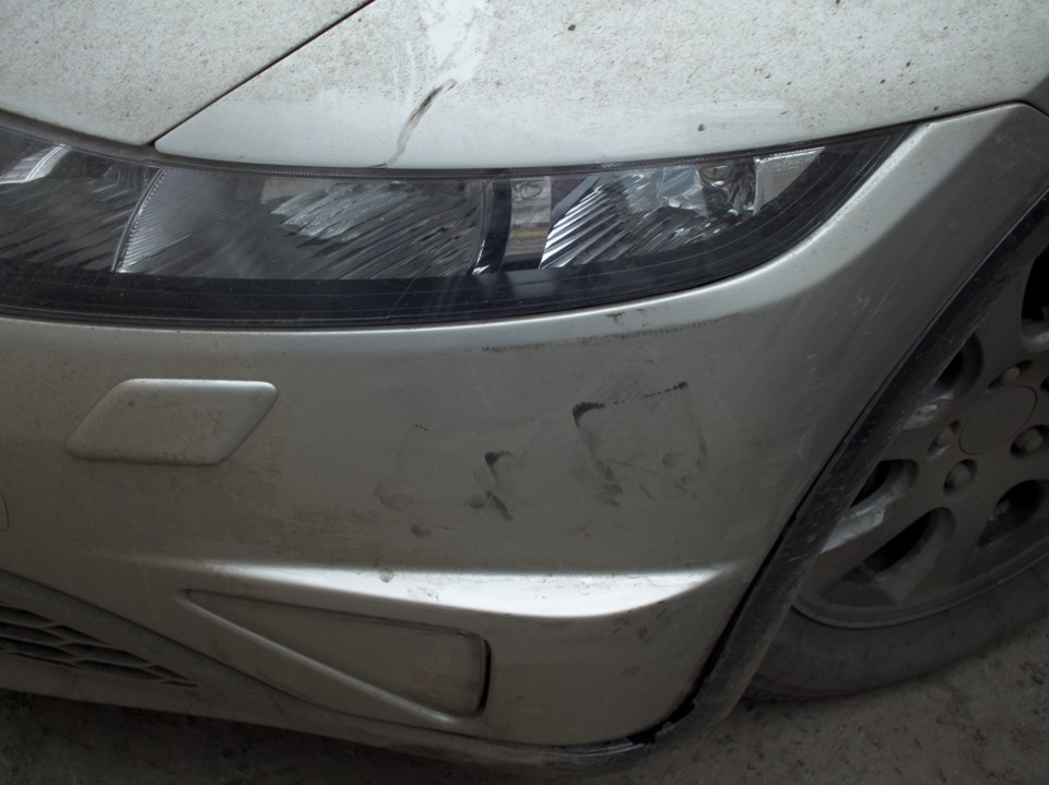 повреждение ЛКП и крепления бампера — Honda Civic Hatchback (8G)