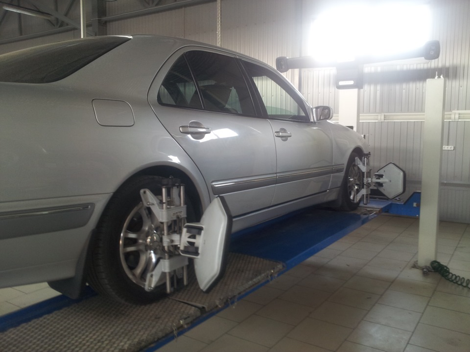 Фото в бортжурнале Mercedes-Benz E-Class (W210)