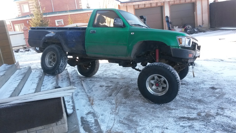 Ну а вообще не плохо смотрится!)))) — Toyota Hilux (5G)