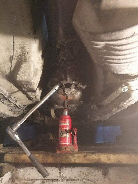 Вот с такой вот печальной подушкой мне досталась коробка. — Toyota Chaser (90)