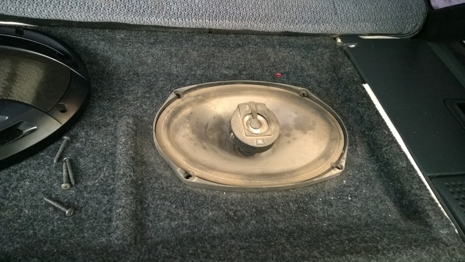 Старые колонки jbl — Lada 2114