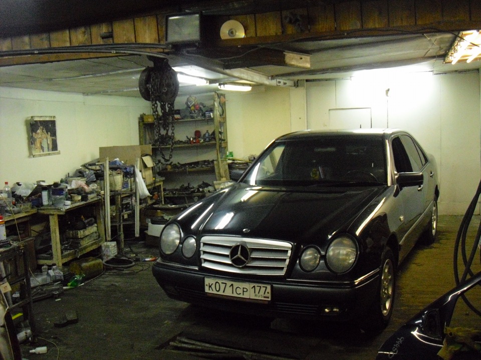 Фото в бортжурнале Mercedes-Benz E-Class (W210)