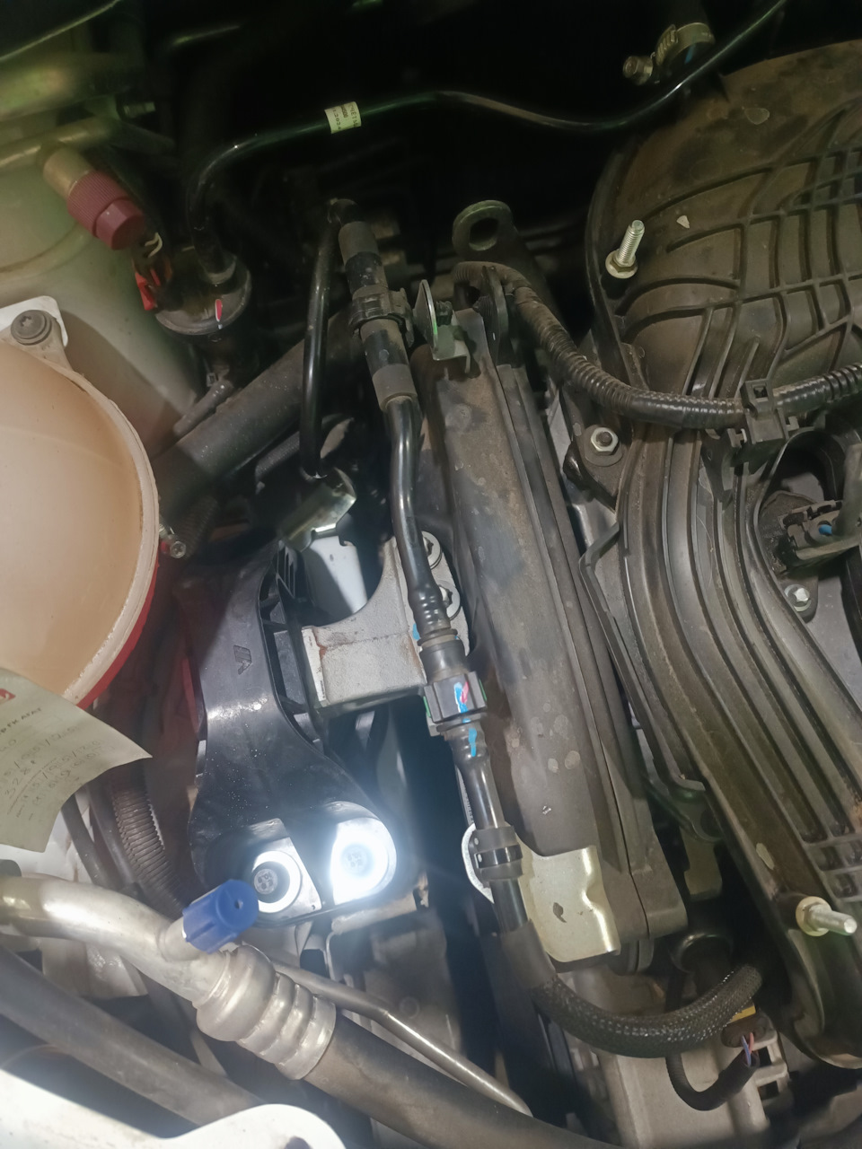 Замена правой подушки — Lada Vesta SW Cross (NG) бензин, 1,8 л