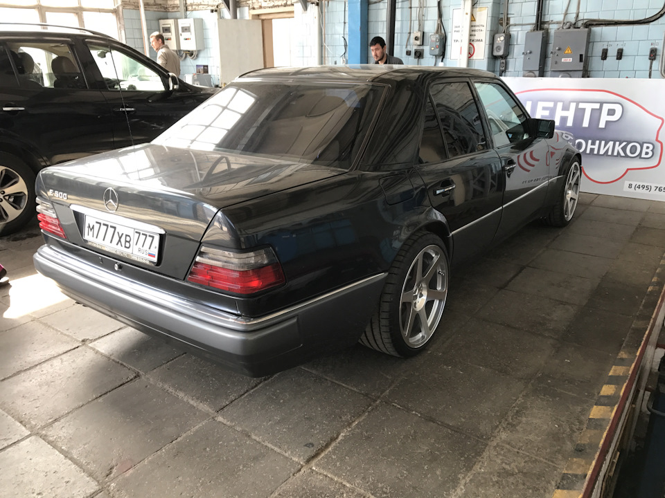 Фото в бортжурнале Mercedes-Benz E-Class (W124)