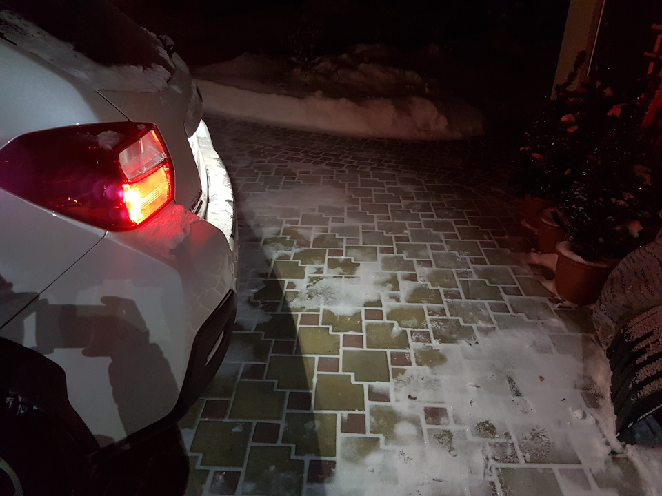 Вот так светят 100лм в подсветке номера ))) — Subaru XV (1G)