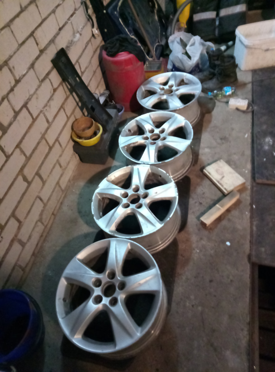 Бордюрка и облезший слой краски) — Honda Accord Wagon (7G)