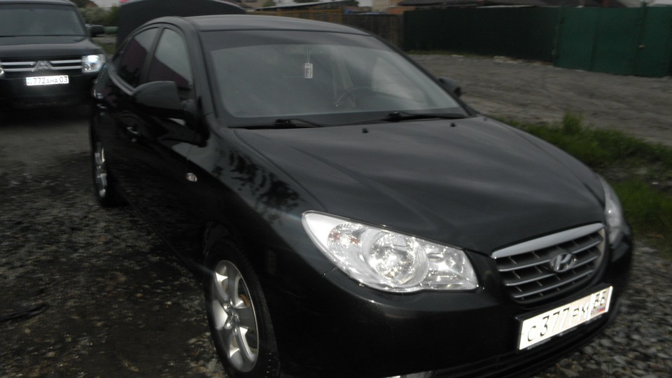 Hyundai Elantra 2.0 Lитра едет.