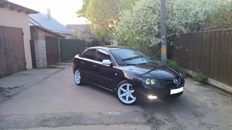 Volk Racing TE37 R18 — Mazda 3 (1G) BK бензин, 2 л, 2008 года