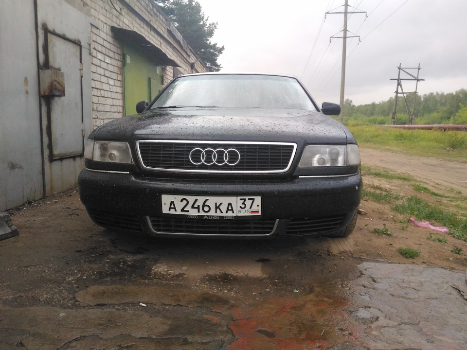 Бампер с решетками — Audi A8 (D2)