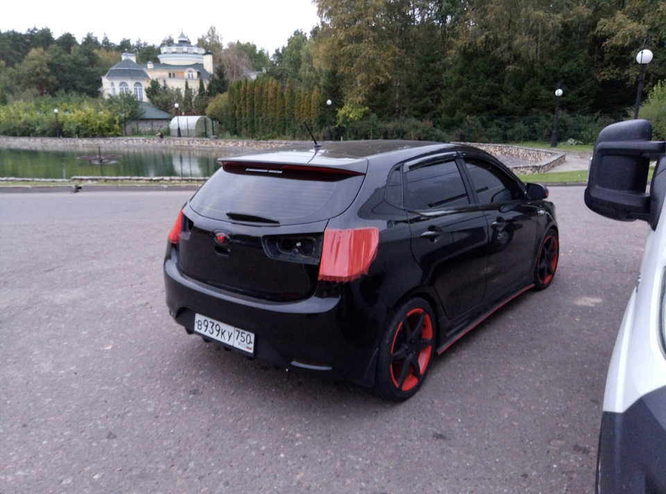 помоему и так прикольно😂 — KIA Rio 5-door (3G)