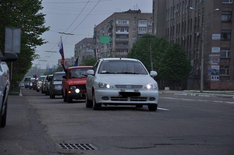 Автоколонна движется по проспекту ПОБЕДА пересекая площадь ЛЕНИНА :) — Daewoo Lanos