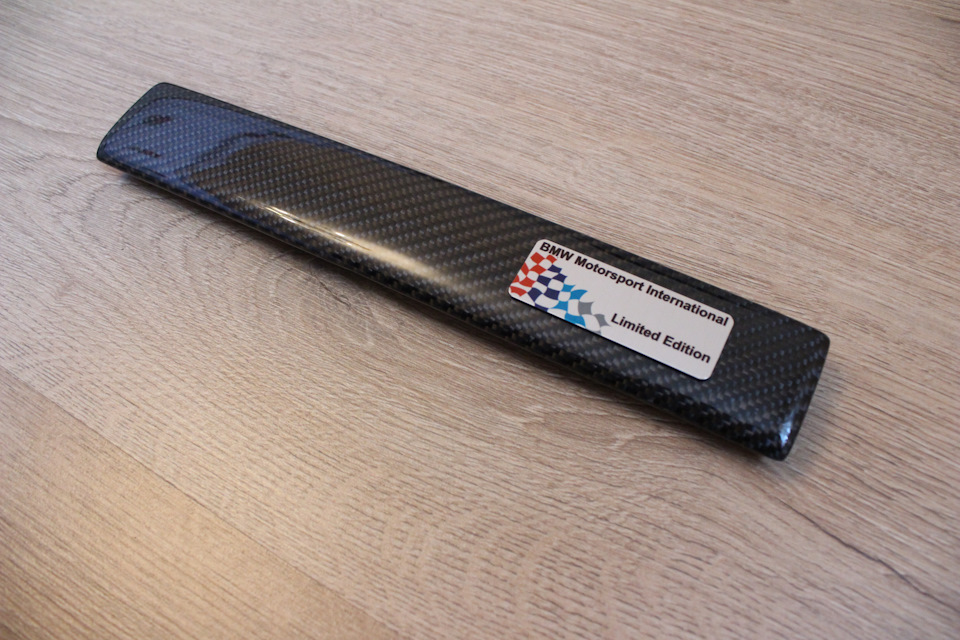 Карбоновая накладка + Эмблема BMW Motorsport — BMW 3 series Coupe (E36)