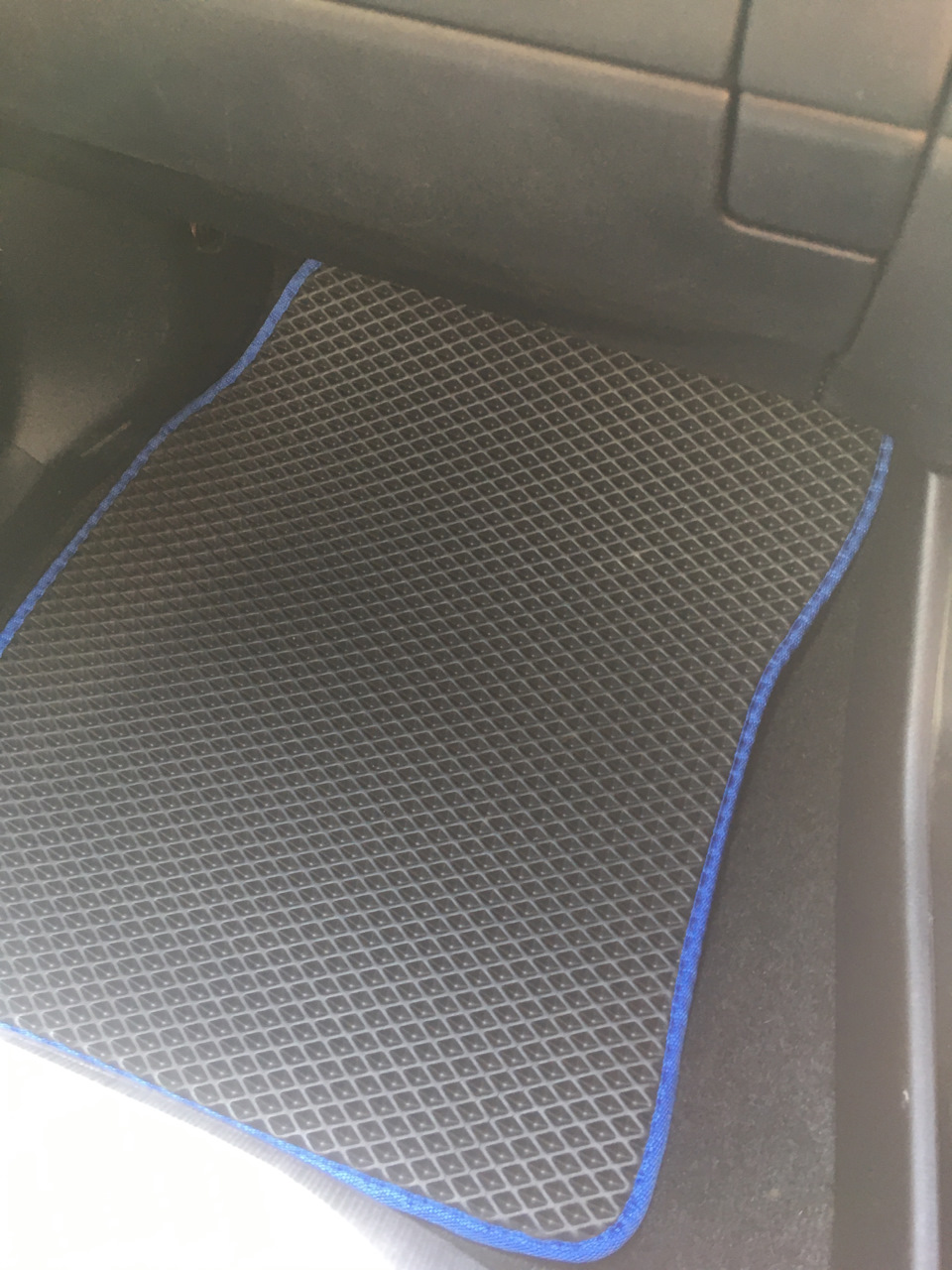Фото в бортжурнале Toyota Prius Plug-in Hybrid (1G)