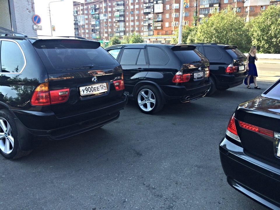 Четыре попы — BMW X5 (E53)