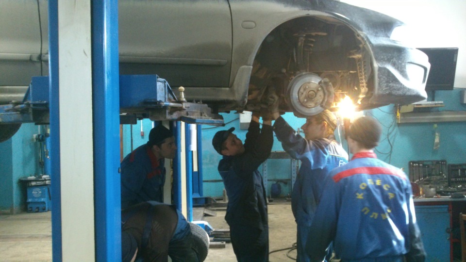 5 человек — Mitsubishi Legnum