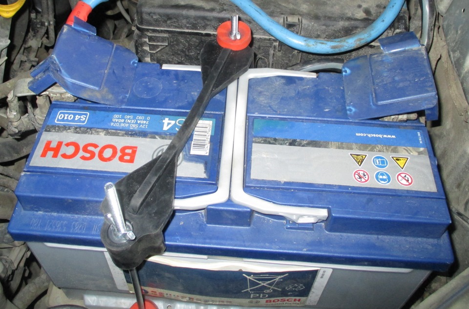 отпилил шпильку — Toyota Hilux (7G)