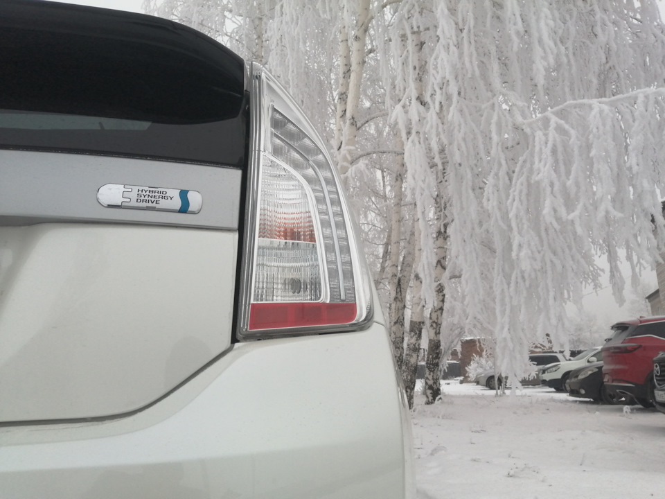 Фото в бортжурнале Toyota Prius Plug-in Hybrid (1G)